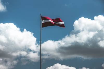 Латвия повторно ввела комендантский час