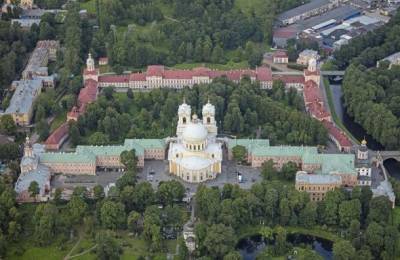 Один из корпусов Александро-Невской лавры отреставрируют за 78,6 млн рублей