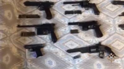 Полиция изъяла у москвича целую коллекцию раритетных пистолетов