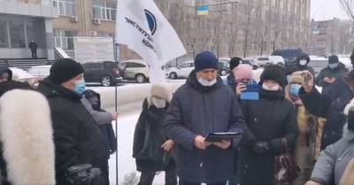 "Требуем!": В Северодонецке на акцию против повышения тарифов пришло неожиданно мало людей