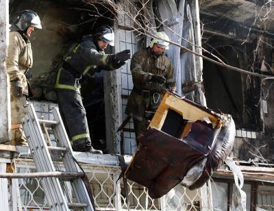 Пожарные спасли 6 человек из горящей квартиры на северо-западе Москвы