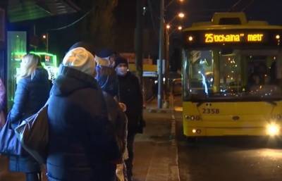Гололедица и снегопады: что происходит с транспортом в Киеве