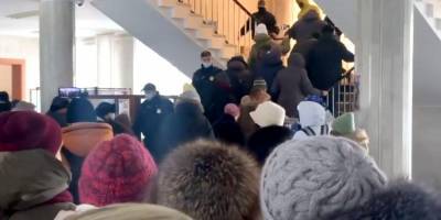 Повышение тарифов: в Житомире протестующие ворвались в облсовет — видео