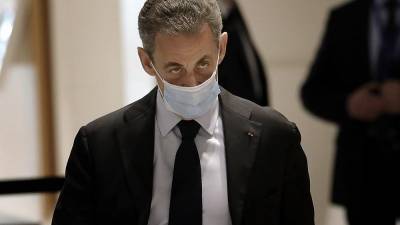 Консультант или лоббист: прокуратура проверит контракт Саркози с "РЕСО-Гарантия"