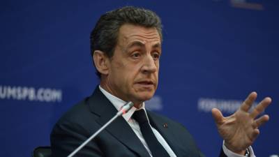 Французская прокуратура подозревает Саркози в "торговле влиянием"
