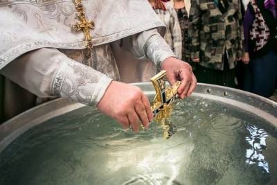 Пожилых ивановцев просят не ходить в храмы, святую воду им привезут волонтеры