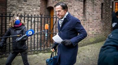 Правительство Нидерландов уходит в отставку после скандала с помощью для детей
