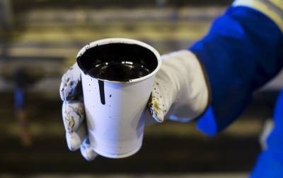 Нефть вновь дешевеет из-за новой вспышки коронавируса в Китае