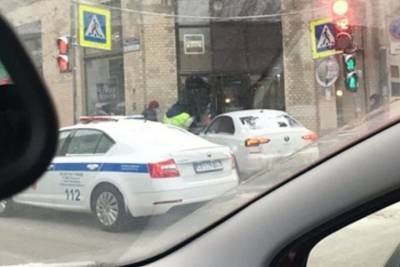 Водители таранили сразу два кафе на Каменноостровском проспекте