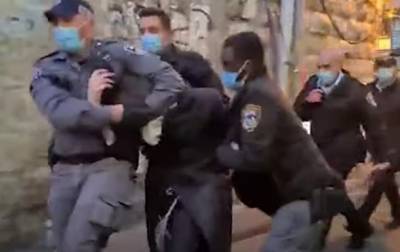 В Иерусалиме ортодоксы закидали полицию камнями
