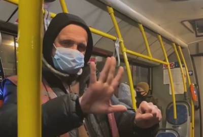 В Киеве появился кондуктор-фокусник, пассажиры в восторге: "регулярно поднимает настроение"