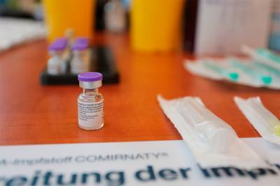 Шесть стран ЕС возмутились сокращением поставок вакцины Pfizer