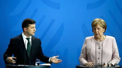Меркель и Зеленский договорились усилить реализацию Минских соглашений