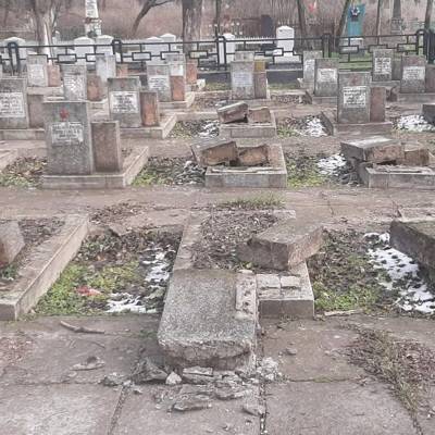 СК завел дело о надругательстве над братской могилой в украинском Херсоне