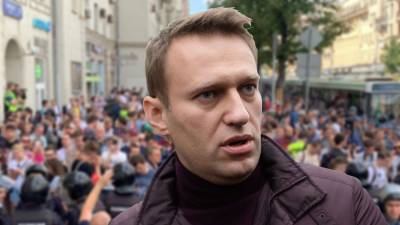Возвращение Навального в Россию назвали решением его "операторов"