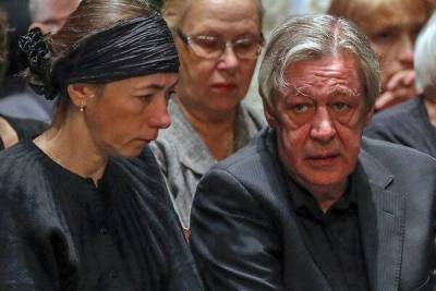 Ефремова и его жену шантажируют из-за накоплений в миллионы долларов