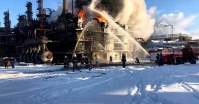 Спасатели потушили огромный факел огня на химическом предприятии Калуша