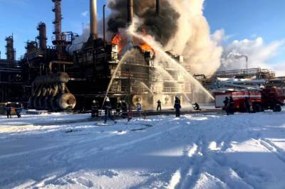 В Ивано-Франковской области загорелся химический завод: огонь вырывался как факел (видео, фото)