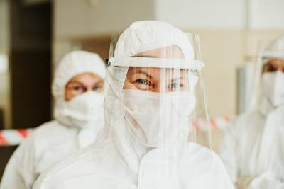 Михаил Мурашко просит вакцинированных носить маски до формирования иммунитета