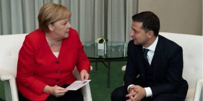 Зеленский обсудил с Меркель нормандский формат и пожаловался на отсутствие прогресса