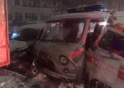 Два человека пострадали в ДТП с машиной скорой помощи в Саратове