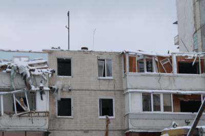 Взрыв дома на Позняках: спасатели снесли большую часть разрушенного подъезда (фото)