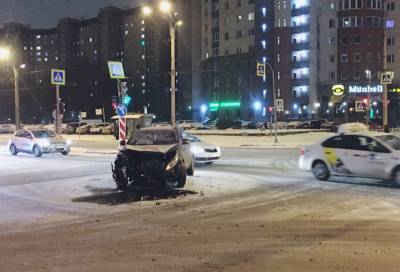 Пешеход пострадал из-за столкновения двух легковых авто в Приморском районе