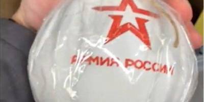 В Украине до сих пор продают новогодние игрушки с логотипом армии РФ — соцсети