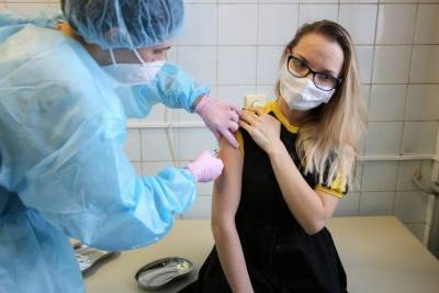 Массовая вакцинация учителей от коронавируса стартует в Новосибирской области