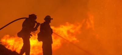 Пожарные три часа тушили загоревшийся жилой дом в райцентре Карелии