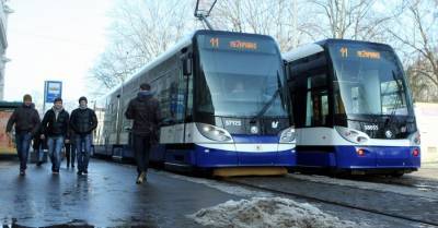 Снова действует комендантский час: что нужно знать про билеты и график общественного транспорта Риги в субботу
