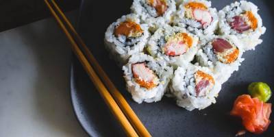 5 главных правил. Как правильно есть суши, что значит одна палочка и зачем нужен имбирь