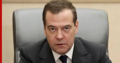 Медведев назвал "холодной гражданской войной" события в США
