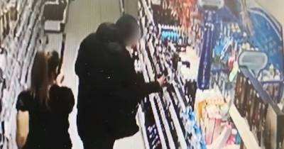 Липчанин украл и вынес из магазина продукты на 2500 рублей (видео)