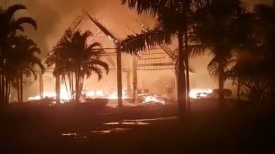 Огонь уничтожил отель на Занзибаре, где отдыхали туристы из России. Видео