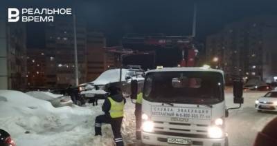 Сотрудники ГИБДД Казани в ходе рейда по неправильно припаркованным машинам задержали 62 авто