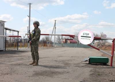 Границу не переступил: посол Латвии посетил украинские КПВВ вблизи Крыма