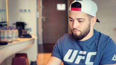 Французский боец UFC Ивавов сделал выбор между Емельяненко и Нурмагомедовым