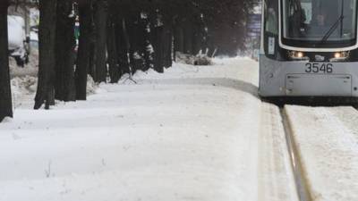 Пожилой мужчина умер в трамвае в Москве