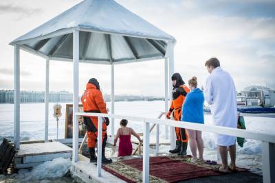 В Петербурге разрешили открыть 17 купелей для крещения
