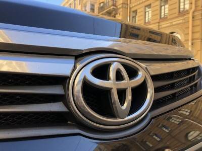Toyota готовится представить рестайлинговый внедорожник Land Cruiser 300
