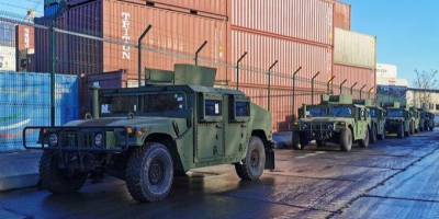 США передали украинской армии автомобили и лодки