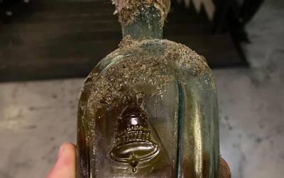 В Одессе нашли столетнюю бутылку коньяка