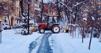 В Киеве штрафуют за плохую уборку снега: за сутки 1 062 предписания