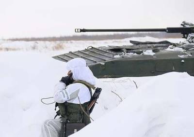 Мотострелковое соединение в Бурятии проводит маневры в условиях суровой зимы