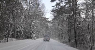 Калининградцы пожаловались на заснеженные и скользкие дороги (фото, видео)