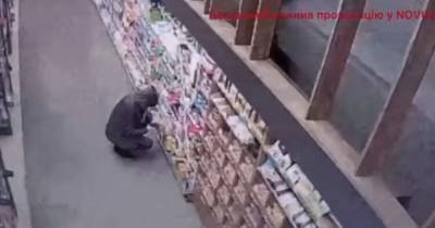 Провокатор подложил скандальные игрушки для армии РФ в супермаркет NOVUS (видео)