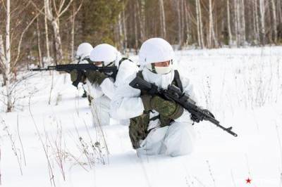 Разведчики армейского спецназа ВВО в Забайкалье отрабатывают свои специфические задачи в поле
