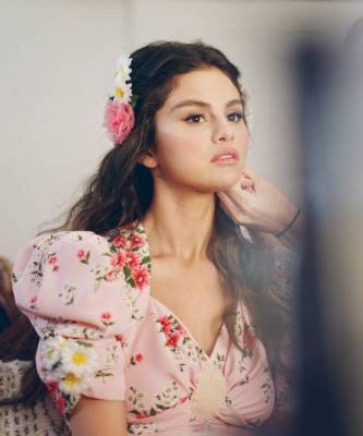 15 цветочных розовых платьев как у Селен Гомес в новом видео De Una Vez