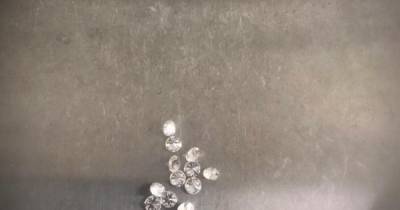 Жителю Винницы по почте отправили бриллианты под видом декоративных камней